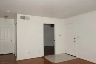 Photo #3: 2319266 Listing