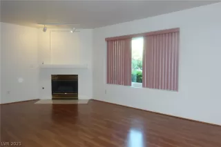 Photo #4: 2319266 Listing