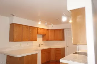 Photo #6: 2319266 Listing