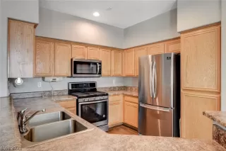 Photo #6: 2319300 Listing