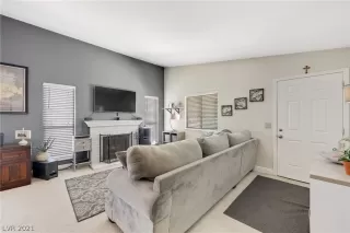 Photo #5: 2319301 Listing