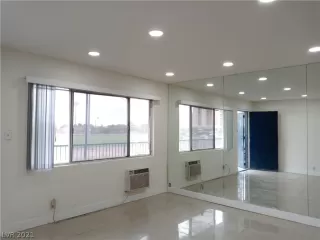 Photo #2: 2319312 Listing