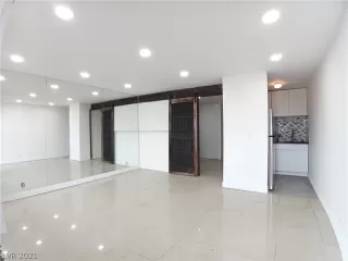 Photo #3: 2319312 Listing