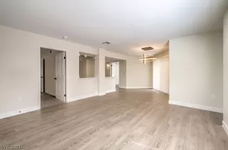 Photo #4: 2319330 Listing 