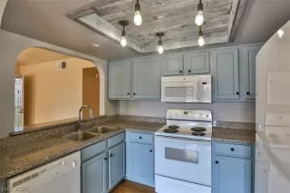 Photo #5: 2319332 Listing