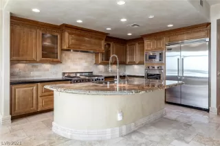 Photo #4: 2319334 Listing