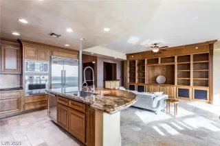 Photo #5: 2319334 Listing