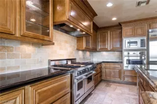 Photo #6: 2319334 Listing