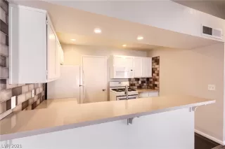 Photo #6: 2319356 Listing