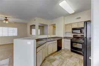 Photo #3: 2319386 Listing