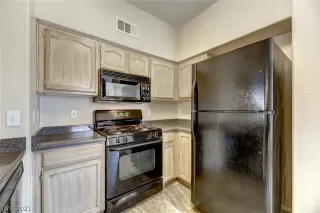 Photo #4: 2319386 Listing