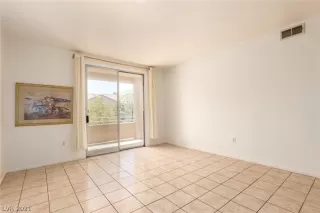 Photo #4: 2319396 Listing