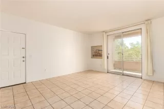 Photo #5: 2319396 Listing