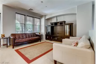 Photo #3: 2319410 Listing