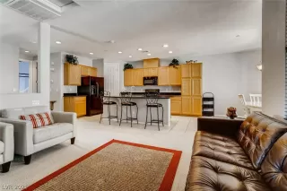 Photo #4: 2319410 Listing