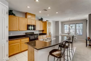 Photo #5: 2319410 Listing