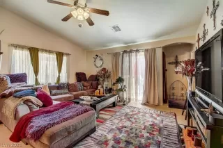 Photo #5: 2319430 Listing 