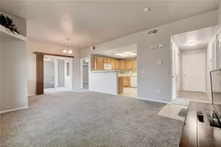 Photo #5: 2319431 Listing 