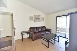 Photo #3: 2319476 Listing 