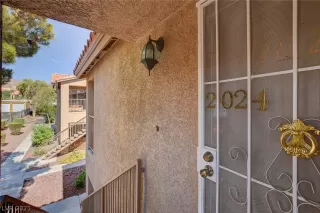 Photo #3: 2319504 Listing 