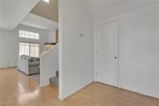 Photo #4: 2319534 Listing