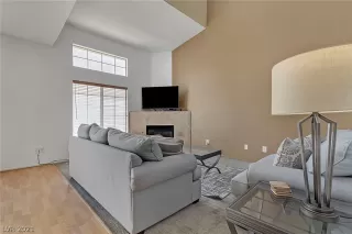 Photo #5: 2319534 Listing