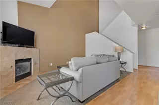 Photo #6: 2319534 Listing