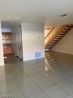 Photo #5: 2319560 Listing