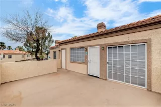 Photo #4: 2319590 Listing