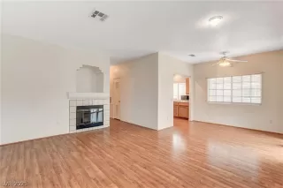 Photo #5: 2319590 Listing