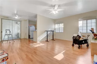 Photo #3: 2319612 Listing