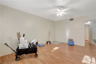 Photo #5: 2319612 Listing