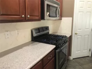 Photo #2: 2319618 Listing