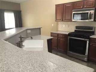 Photo #4: 2319618 Listing