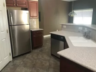 Photo #5: 2319618 Listing