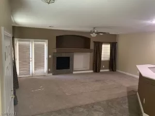 Photo #6: 2319618 Listing