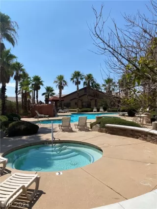 Photo #4: 2319638 Listing