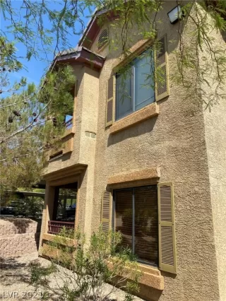 Photo #6: 2319638 Listing