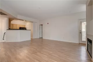 Photo #4: 2319657 Listing 