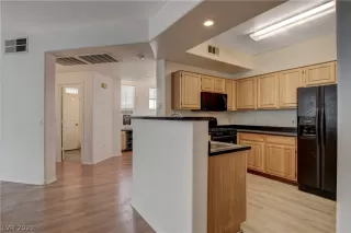 Photo #6: 2319657 Listing 