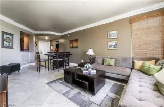 Photo #3: 2319696 Listing 