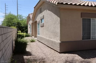 Photo #3: 2319701 Listing