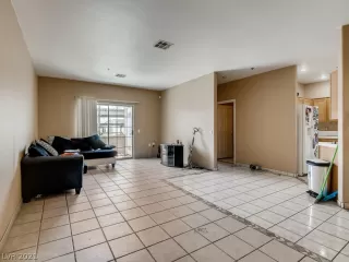 Photo #2: 2319702 Listing