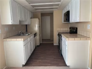 Photo #2: 2319717 Listing