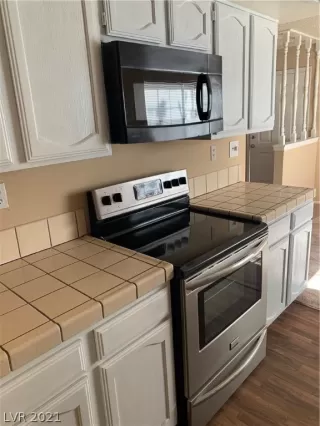 Photo #3: 2319717 Listing