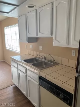 Photo #4: 2319717 Listing