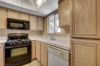 Photo #2: 2319769 Listing