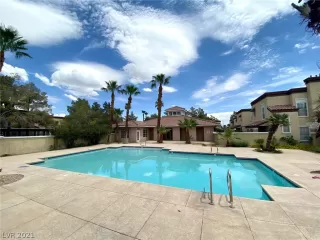 Photo #3: 2319794 Listing