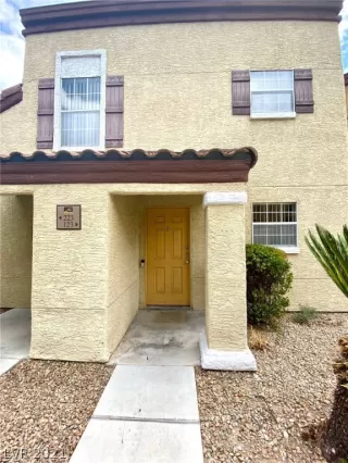 Photo #4: 2319794 Listing