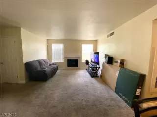 Photo #5: 2319794 Listing